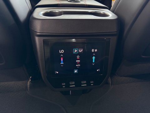New Summit White 2026 GMC Yukon XL AT4 Ultimate 4WD - photo 22 - Stock #261229