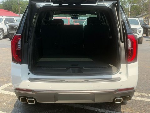 New Summit White 2026 GMC Yukon XL AT4 Ultimate 4WD - photo 8 - Stock #261229