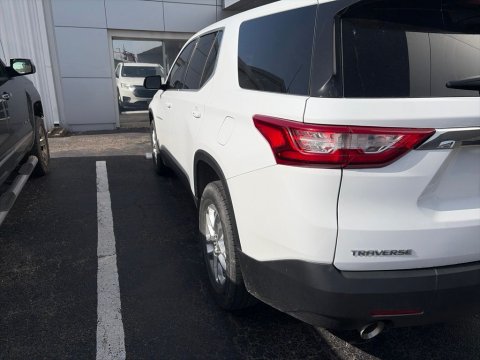 Pre-Owned Summit White 2019 Chevrolet Traverse LS FWD - photo 5 - Stock #260791A