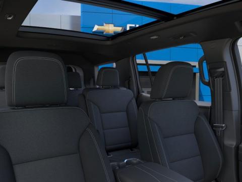 New Summit White 2026 Chevrolet Traverse LT FWD - photo 24 - Stock #260820