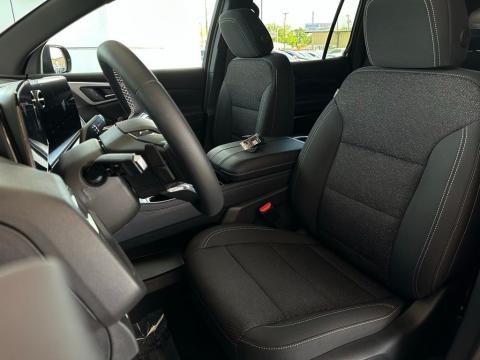 New Radiant Red Tintcoat 2026 Chevrolet Traverse LT FWD - photo 13 - Stock #260833
