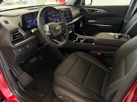 New Radiant Red Tintcoat 2026 Chevrolet Traverse LT FWD - photo 10 - Stock #261230