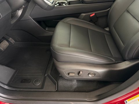 New Radiant Red Tintcoat 2026 Chevrolet Traverse LT FWD - photo 12 - Stock #261230