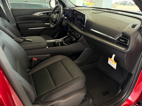 New Radiant Red Tintcoat 2026 Chevrolet Traverse LT FWD - photo 16 - Stock #261230