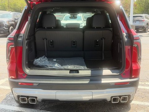 New Radiant Red Tintcoat 2026 Chevrolet Traverse LT FWD - photo 8 - Stock #261230