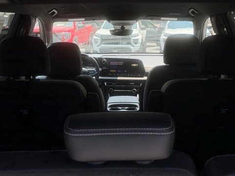 New Radiant Red Tintcoat 2026 Chevrolet Traverse LT FWD - photo 9 - Stock #261230