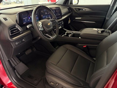 New Radiant Red Tintcoat 2026 Chevrolet Traverse LT FWD - photo 11 - Stock #261230