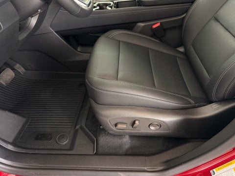 New Radiant Red Tintcoat 2026 Chevrolet Traverse LT FWD - photo 13 - Stock #261230