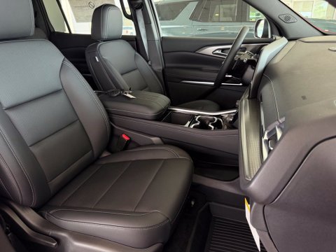 New Radiant Red Tintcoat 2026 Chevrolet Traverse LT FWD - photo 18 - Stock #261230