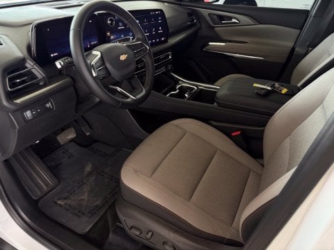 Pre-Owned Summit White 2026 Chevrolet Traverse LT FWD - photo 12 - Stock #A1104