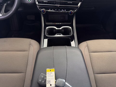 Pre-Owned Summit White 2026 Chevrolet Traverse LT FWD - photo 24 - Stock #A1104