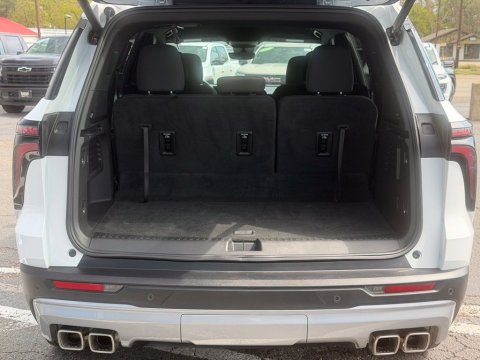 Pre-Owned Summit White 2026 Chevrolet Traverse LT FWD - photo 9 - Stock #A1104