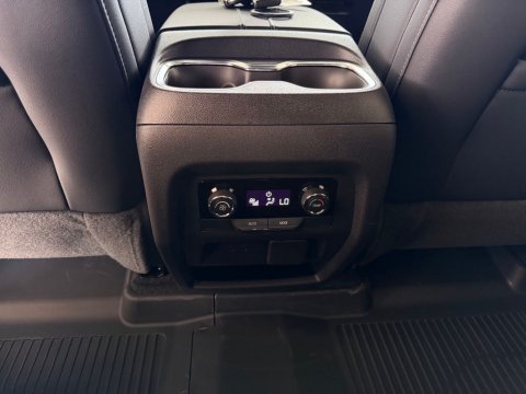 New Summit White 2027 Chevrolet Traverse LT FWD - photo 22 - Stock #270026