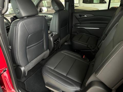 New Radiant Red Tintcoat 2026 Chevrolet Traverse LT FWD - photo 15 - Stock #260792