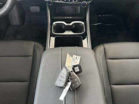 New Radiant Red Tintcoat 2026 Chevrolet Traverse LT FWD - photo 21 - Stock #260792