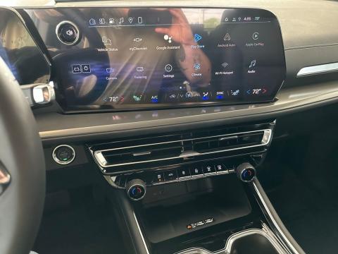 New Radiant Red Tintcoat 2026 Chevrolet Traverse LT FWD - photo 24 - Stock #260792