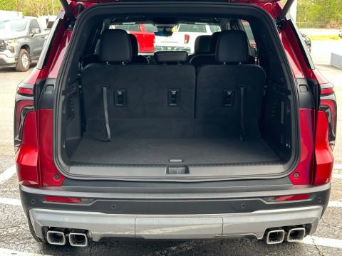 New Radiant Red Tintcoat 2026 Chevrolet Traverse LT FWD - photo 8 - Stock #260792