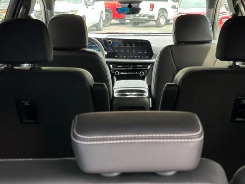 New Radiant Red Tintcoat 2026 Chevrolet Traverse LT FWD - photo 9 - Stock #260792