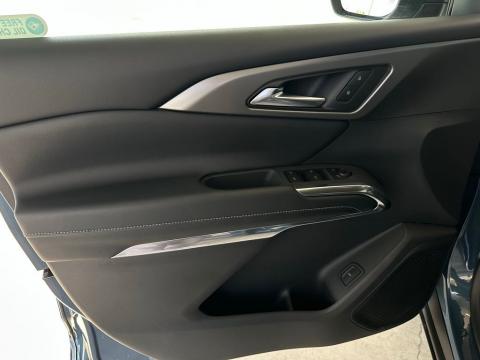 New Lakeshore Blue Metallic 2026 Chevrolet Traverse LT FWD - photo 11 - Stock #260794