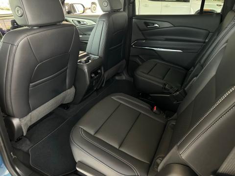 New Lakeshore Blue Metallic 2026 Chevrolet Traverse LT FWD - photo 15 - Stock #260794
