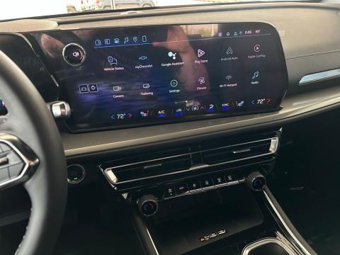 New Lakeshore Blue Metallic 2026 Chevrolet Traverse LT FWD - photo 24 - Stock #260794