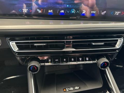 New Lakeshore Blue Metallic 2026 Chevrolet Traverse LT FWD - photo 25 - Stock #260794