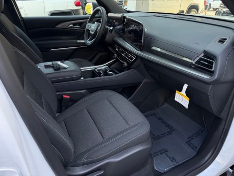 New Summit White 2026 Chevrolet Traverse LT FWD - photo 16 - Stock #261192