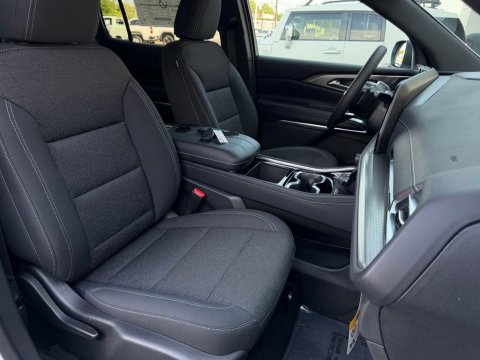 New Summit White 2026 Chevrolet Traverse LT FWD - photo 17 - Stock #261192