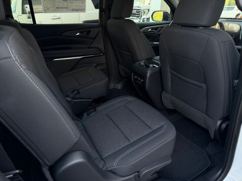 New Summit White 2026 Chevrolet Traverse LT FWD - photo 18 - Stock #261192