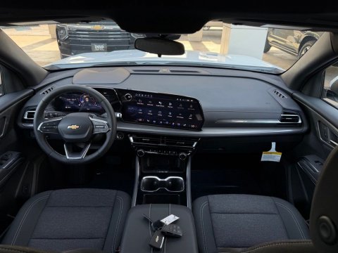 New Summit White 2026 Chevrolet Traverse LT FWD - photo 20 - Stock #261192