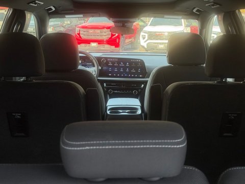 New Summit White 2026 Chevrolet Traverse LT FWD - photo 9 - Stock #261192