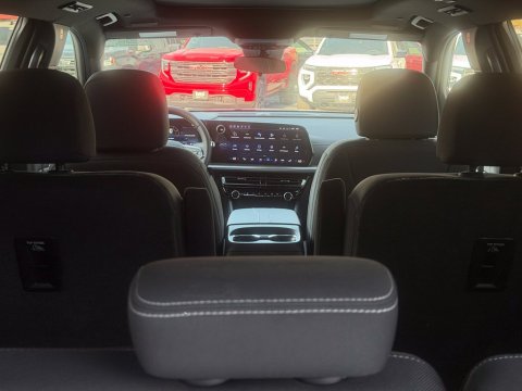 New Summit White 2026 Chevrolet Traverse LT FWD - photo 10 - Stock #261192