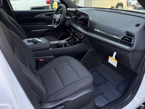 New Summit White 2026 Chevrolet Traverse LT FWD - photo 17 - Stock #261192