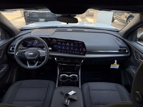 New Summit White 2026 Chevrolet Traverse LT FWD - photo 21 - Stock #261192