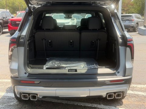 New Sterling Gray Metallic 2026 Chevrolet Traverse LT FWD - photo 13 - Stock #261236