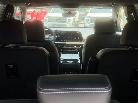New Sterling Gray Metallic 2026 Chevrolet Traverse LT FWD - photo 14 - Stock #261236