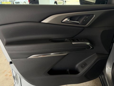 New Sterling Gray Metallic 2026 Chevrolet Traverse LT FWD - photo 16 - Stock #261236