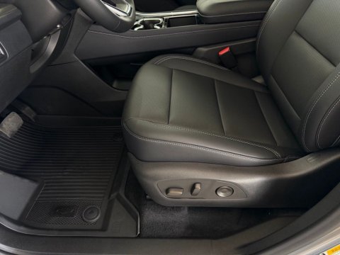 New Sterling Gray Metallic 2026 Chevrolet Traverse LT FWD - photo 17 - Stock #261236