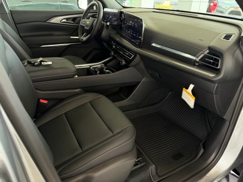 New Sterling Gray Metallic 2026 Chevrolet Traverse LT FWD - photo 21 - Stock #261236