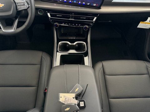 New Sterling Gray Metallic 2026 Chevrolet Traverse LT FWD - photo 26 - Stock #261236