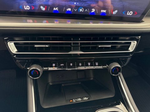 New Sterling Gray Metallic 2026 Chevrolet Traverse LT FWD - photo 30 - Stock #261236