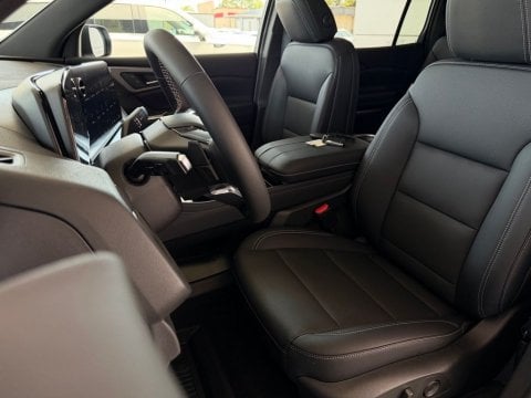 New Summit White 2027 Chevrolet Traverse LT FWD - photo 12 - Stock #270019