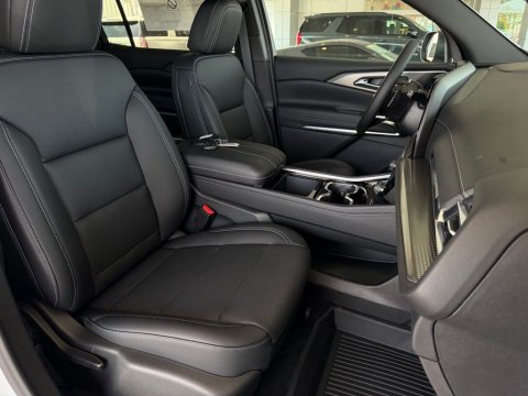 New Summit White 2027 Chevrolet Traverse LT FWD - photo 16 - Stock #270019