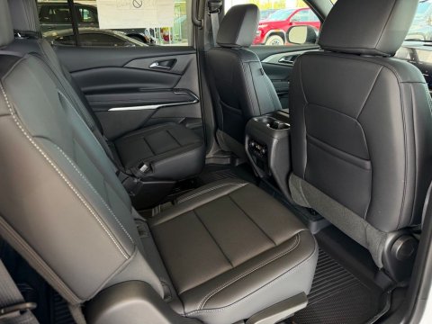 New Summit White 2027 Chevrolet Traverse LT FWD - photo 17 - Stock #270019