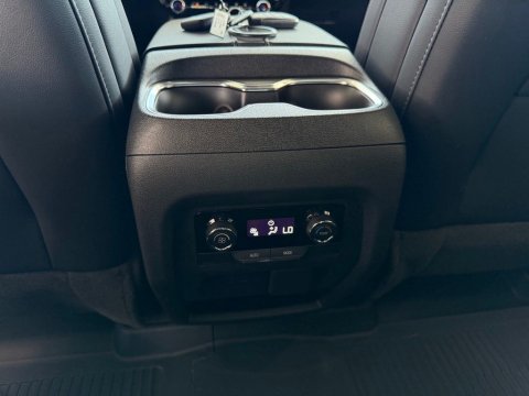 New Summit White 2027 Chevrolet Traverse LT FWD - photo 21 - Stock #270019