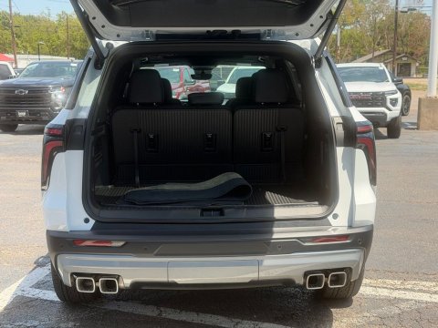 New Summit White 2027 Chevrolet Traverse LT FWD - photo 8 - Stock #270019