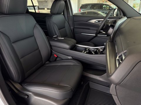 New Summit White 2027 Chevrolet Traverse LT FWD - photo 17 - Stock #270019