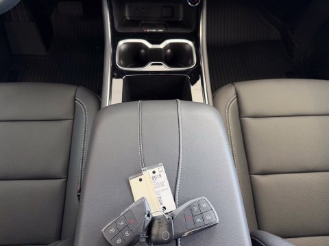 New Summit White 2027 Chevrolet Traverse LT FWD - photo 21 - Stock #270019