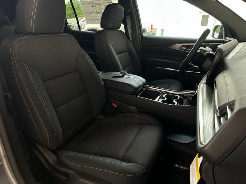 New Sterling Gray Metallic 2026 Chevrolet Traverse LT FWD - photo 17 - Stock #260835