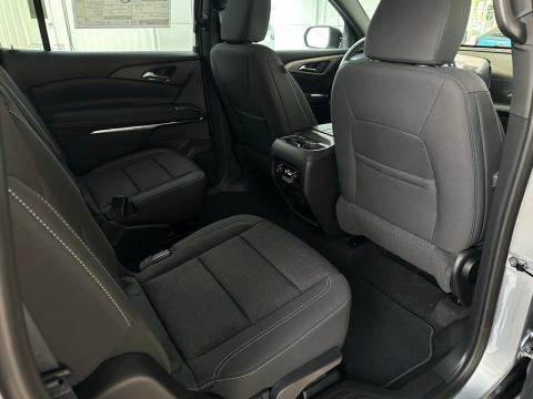 New Sterling Gray Metallic 2026 Chevrolet Traverse LT FWD - photo 18 - Stock #260835